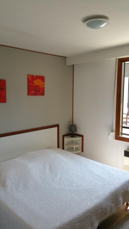 Le Magiot Hotel Montliot-et-Courcelles Quarto foto